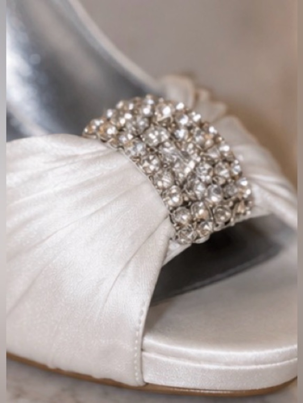 🤍 White Satin Heels with Rhinestone Bow Detail - size 7